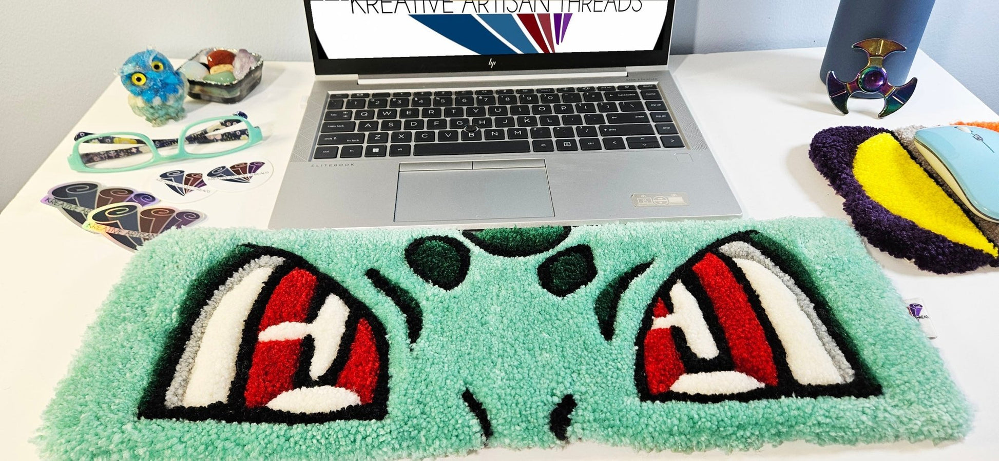 Handmade Plush Tufted Keyboard Rug "Anime Eyes" - Bulbasaur - Kreative Artisan Threads