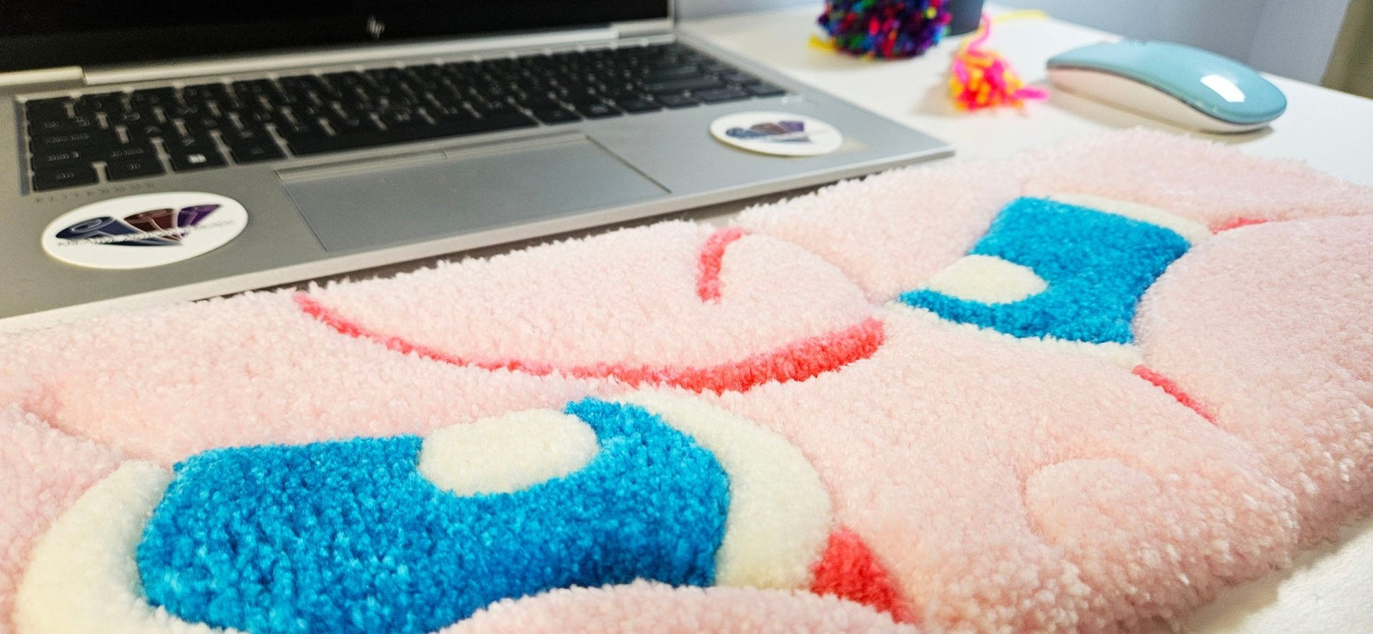 Handmade Plush Tufted Keyboard Rug "Anime Eyes" - Jigglypuff - Kreative Artisan Threads