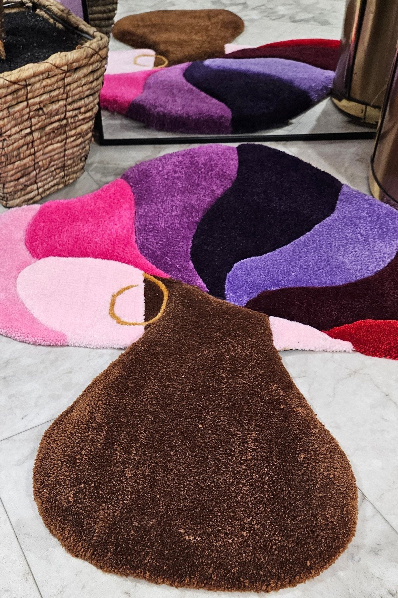 Funky Mushroom Hand - Tufted Rug – Hypoallergenic and Stylish - Kreative Artisan Threads