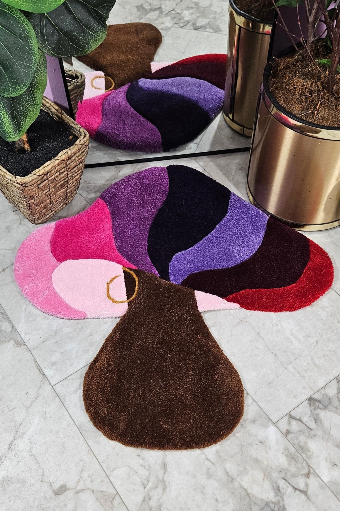 Funky Mushroom Hand - Tufted Rug – Hypoallergenic and Stylish - Kreative Artisan Threads