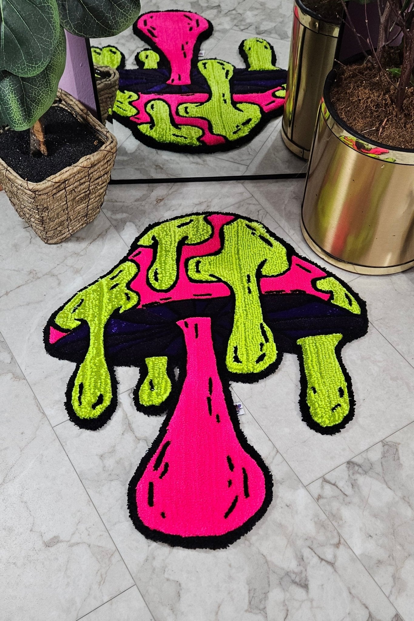 Trippy Mushroom: Glow - in - the - Dark Hand - Tufted Mushroom Rug – Funky and Hypoallergenic - Kreative Artisan Threads